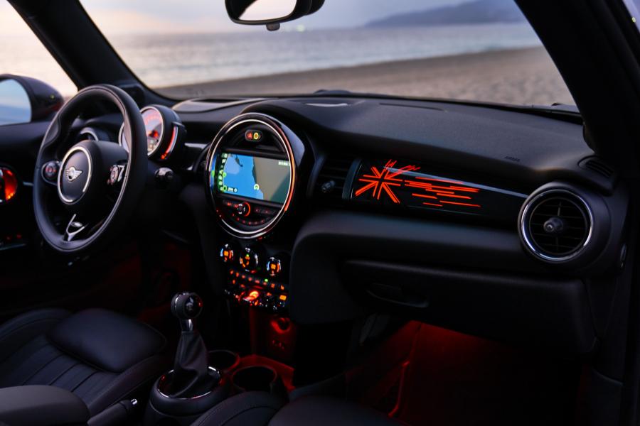 Интерьер Mini Cooper S (F56) 2018 года  (WW) (фото 98 из 196)